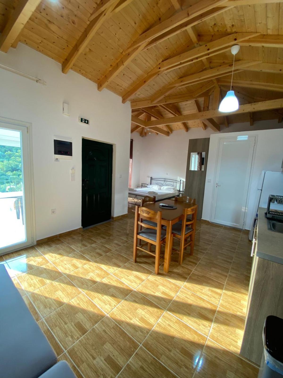 Babis Apartment Agios Nikitas Exterior photo